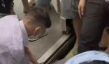 上海地鐵又現(xiàn)乘客被卡事件 所幸乘客并無大礙