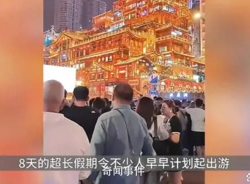 凌晨2點的服務區(qū)全是人 歸家之路的見證者