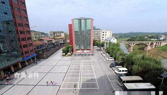 學生蹲校門口喝奶引出校長涉黑案 現已全部采取刑事強制措施
