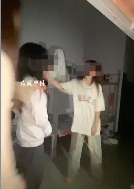 兩女生被迫互扇耳光并遭踢打 涉未成年人拘留暫緩執(zhí)行