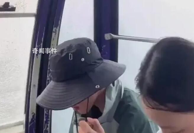 游客坐纜車遇打雷停在半空 持續時間不會太長