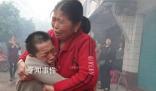 男子被拐37年認(rèn)親:跪地泣不成聲