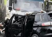 接親車與卡車相撞 新人疑當場身亡