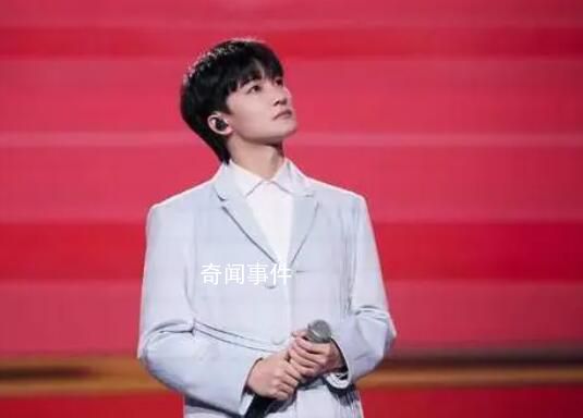 周深把音樂節(jié)開成了國慶晚會 人們仿佛置身于國慶的歡樂氛圍中
