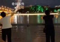 多位女子“放生”礦泉水引爭議 放生環保組織這么看