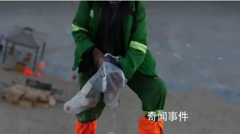 十一長(zhǎng)假敦煌鳴沙山景區(qū)垃圾遍地 讓人心痛