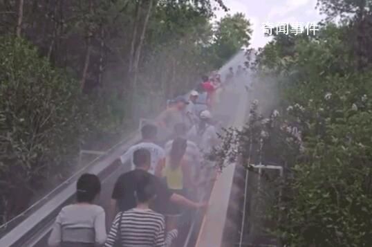 游客來爬山發現有電梯直達山頂 長三角旅游景區實現無痛爬山