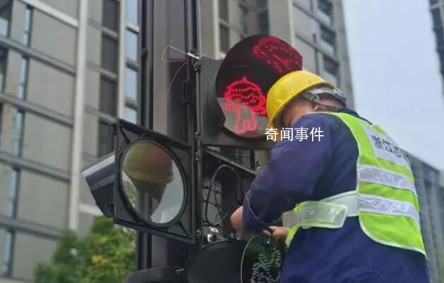 杭州紅綠燈上的吉祥物換成了飛飛 杭州是懂氛圍的