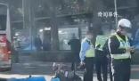 天津一兒童疑遭開門殺后被公交碾壓