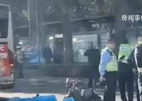 天津一兒童疑遭開門殺后被公交碾壓