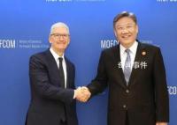 蘋果CEO庫克圍觀王者榮耀表演賽