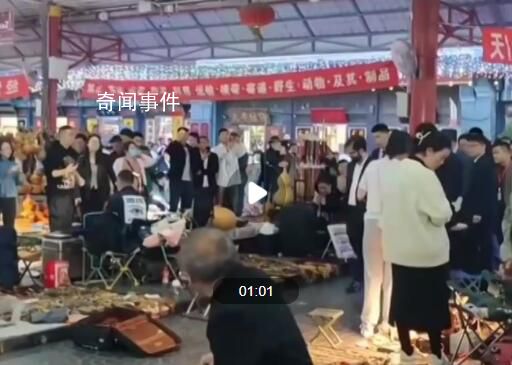 智利總統(tǒng)逛潘家園 店員:他擅長砍價