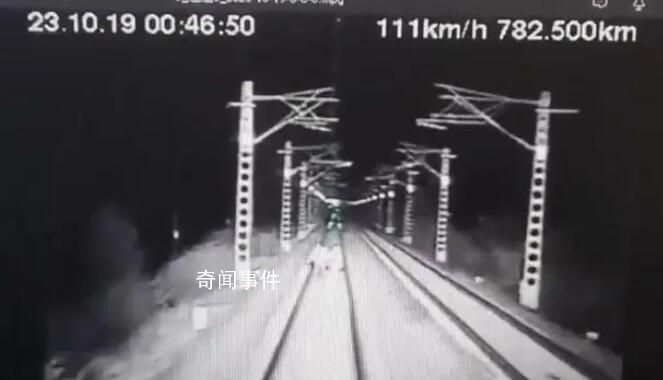 警方回應兩人與火車相撞不幸身亡 死者身份和具體情況還在調查中