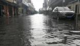 廣東陽江遭遇暴雨洪澇 有轎車被沖走