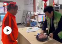 整理房間誤扔10萬元被路人送還 為好心人點(diǎn)贊