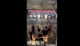 腦癱男孩爬樓梯圍觀孩子齊喊加油 祝小男孩早日康復