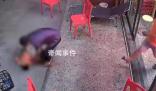 爸爸將娃舉過頂玩耍沒接住摔地上 目前正在等檢查結果