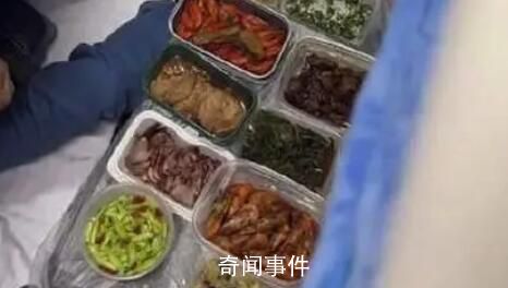 硬臥車廂吃飯吃出滿漢全席的氣勢