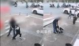 小男孩被午托班男老師當街追打 引發了廣大網友的關注和熱議