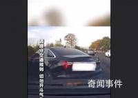 奧迪轎車惡意別車被撞進綠化帶 這起事故引起了網友的廣泛關注和熱議