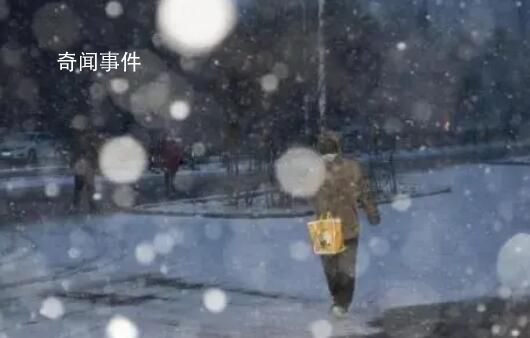 哈爾濱大媽雪地干洗呢子大衣