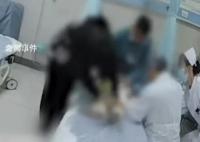 嬰兒手指被扶梯夾斷民警緊急救助