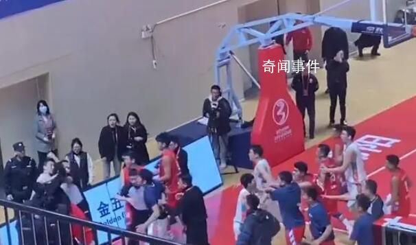 四川省城市聯(lián)賽爆發(fā)大規(guī)模沖突