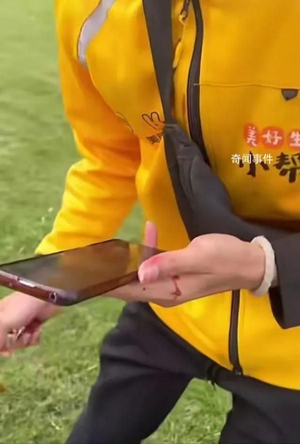 外賣(mài)員撞壞豪車(chē)想分期賠 車(chē)主婉拒