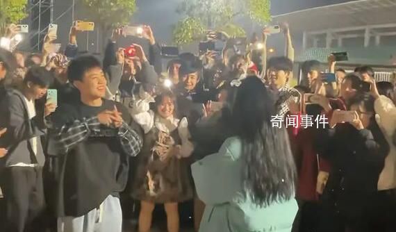 聽障男生操場上手語告白聽障女生 不想留下遺憾