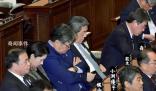 岸田文雄國會答辯時 5名高官打瞌睡