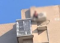 老人欲跳樓輕生 女子大喊跳下來啊