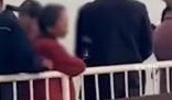老太往兵馬俑坑內(nèi)吐痰扔煙頭 處理結(jié)果以官方通報(bào)為準(zhǔn)