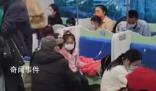 兒科門診內外:家長醫(yī)生老師眾生相