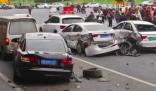 連撞11車特斯拉車主:當天剛上牌
