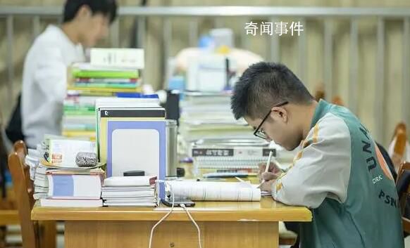 考研降溫 “卷學(xué)歷”不香了嗎