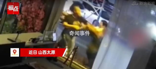 女子提醒夫妻關遠光燈被打致流產 場面十分混亂