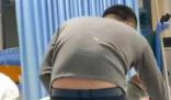 男子在搶救室撫摸父親額頭崩潰大哭 中年打工者為父奔襲千里