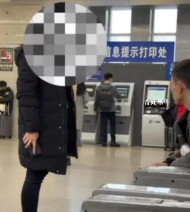 男子未掃碼坐火車站按摩椅被驅趕 掃不起就不要坐