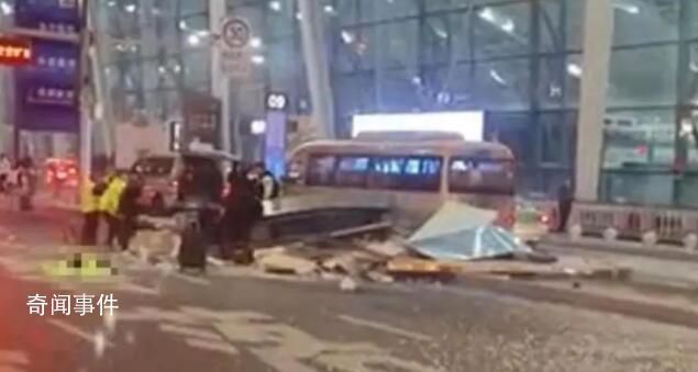 汽車失控撞機場崗亭 警方通報
