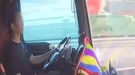 男子解開安全帶拿吃的致一死一傷