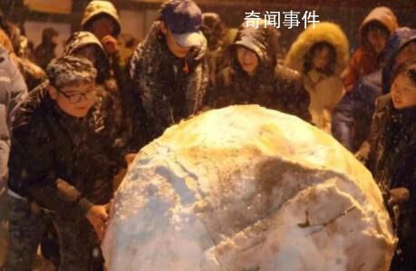第一批堆雪人的已經卷起來了