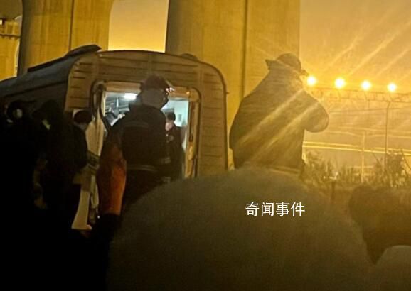 親歷者:地鐵像被扯斷的橡皮筋