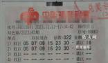 1.44億大獎(jiǎng)得主攜妻子現(xiàn)身兌獎(jiǎng) 得知中獎(jiǎng)后一夜都沒(méi)怎么睡