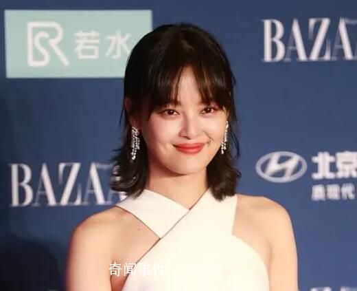 辛芷蕾掙的第一筆錢被爸爸裱起來