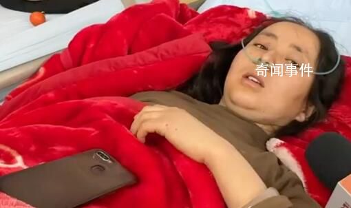墻塌瞬間媽媽用身體護住兩個孩子
