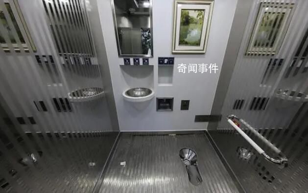 解放軍在地震災區設立淋浴方艙 最多每小時可保障72人次使用