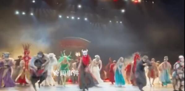 楊麗萍團隊跳科目三 引發熱議