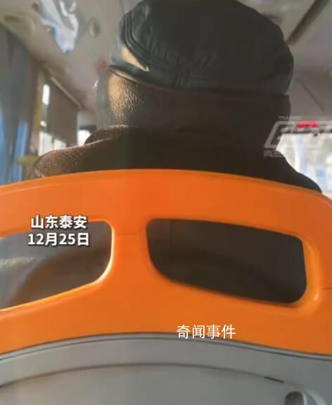 大爺背影與離世父親相似 女子淚奔