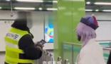 上海地鐵明確非日常服飾進站會阻攔 引發(fā)網友熱議