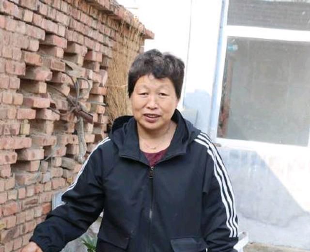 哥嫂去世女子養3名遺孤13年獲獎